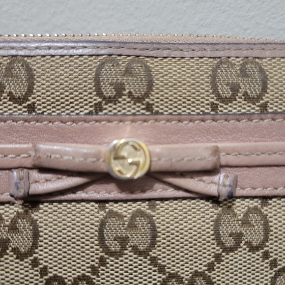 Gucci full zip around brown and pink wallet. GUC - Picture 2 of 14